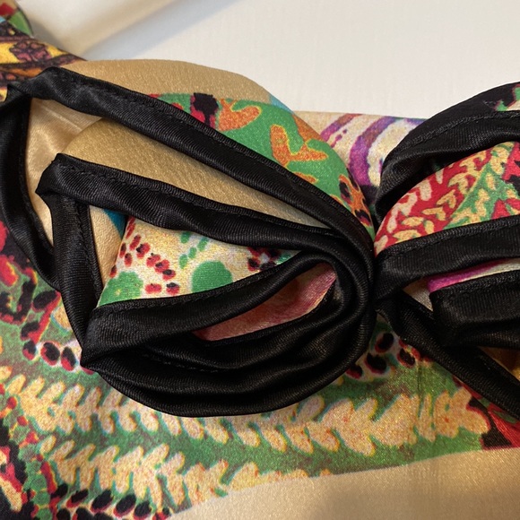 Cachet floral sleeveless blouse with rosette accents - Picture 4 of 6